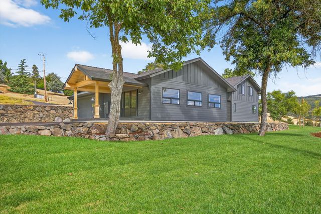 4691 Cherry Lane, Medford, OR 97504