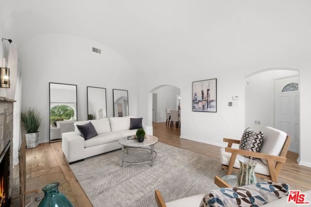 205 S Hamel Drive, Beverly Hills, CA 90211