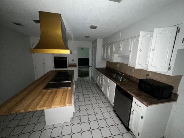 4391 Leola Road, Douglasville, GA 30135