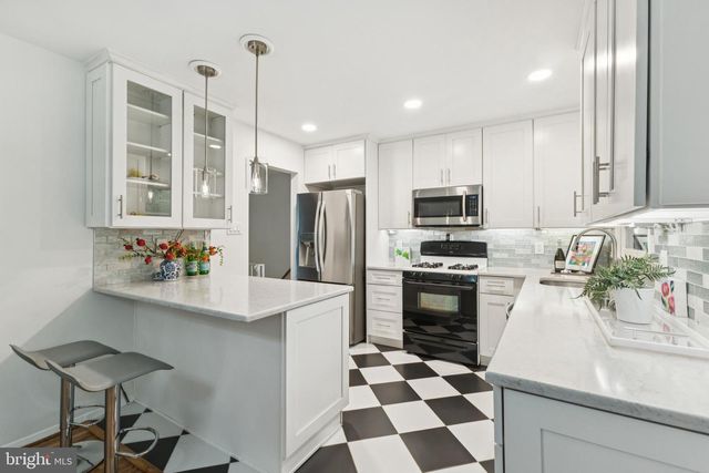 13719 MCGILL DR, Chantilly, VA 20151