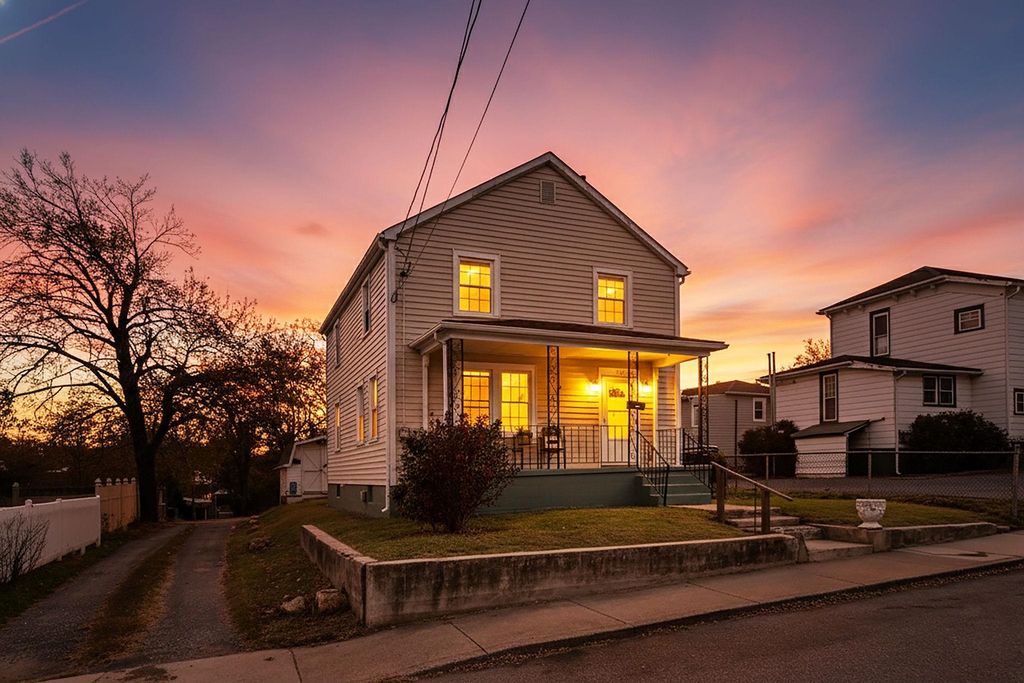 712 NELSON ST, Staunton, VA 24401