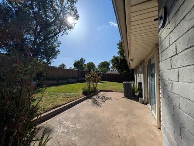 1800 Fernwood Circle, Carrollton, TX 75006