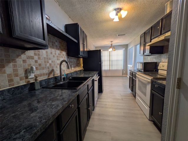 1800 Fernwood Circle, Carrollton, TX 75006