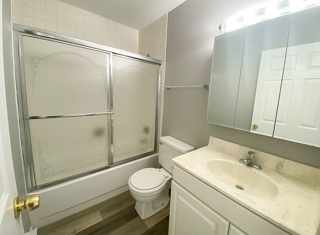 182 S Waters Edge Drive 201, Glendale Heights, IL 60139