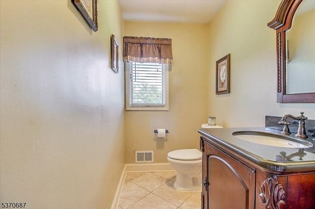 17 Lambert Dr, Sparta Twp., NJ 07871