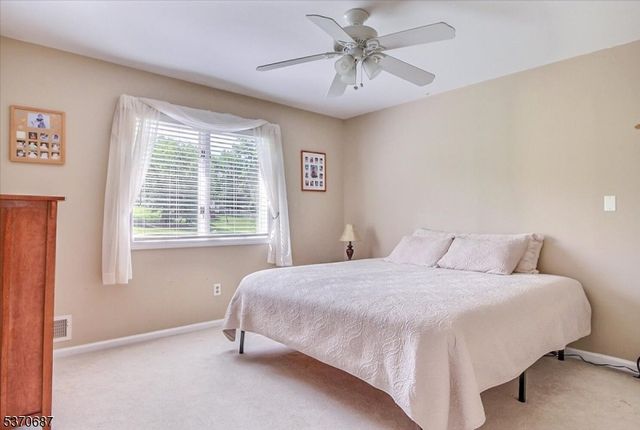 17 Lambert Dr, Sparta Twp., NJ 07871