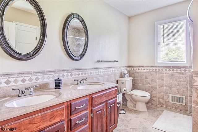 17 Lambert Dr, Sparta Twp., NJ 07871