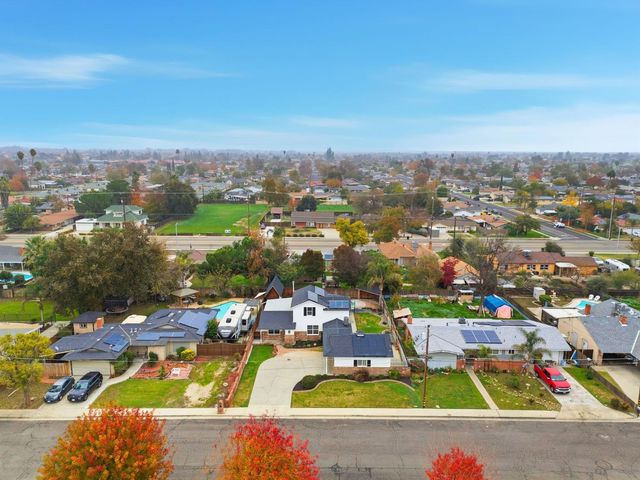 2111 Carter Way, Hanford, CA 93230