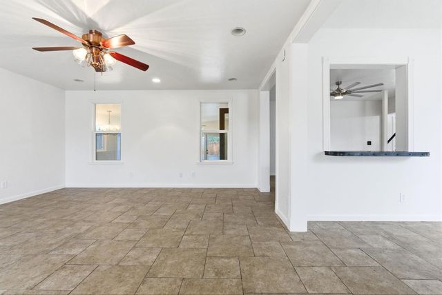 2111 Carter Way, Hanford, CA 93230