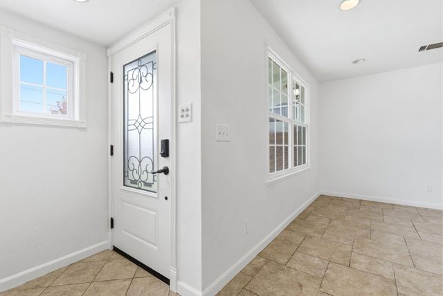 2111 Carter Way, Hanford, CA 93230