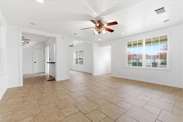 2111 Carter Way, Hanford, CA 93230