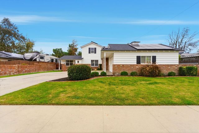 2111 Carter Way, Hanford, CA 93230