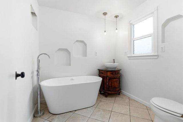 2111 Carter Way, Hanford, CA 93230