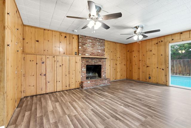 2111 Carter Way, Hanford, CA 93230