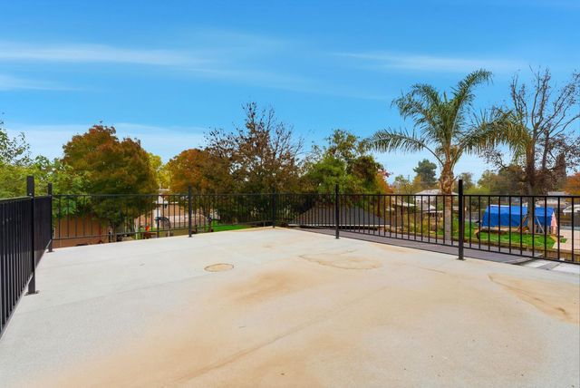 2111 Carter Way, Hanford, CA 93230