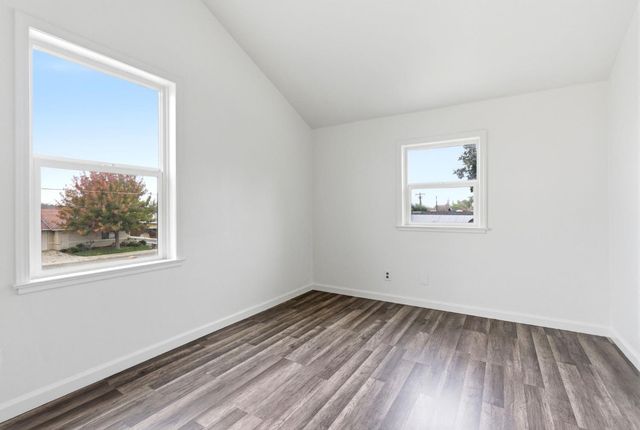 2111 Carter Way, Hanford, CA 93230