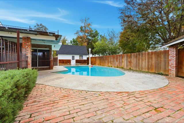 2111 Carter Way, Hanford, CA 93230