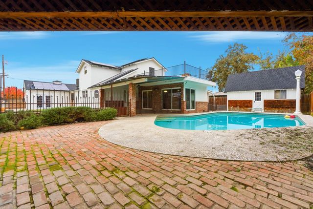 2111 Carter Way, Hanford, CA 93230