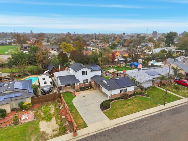 2111 Carter Way, Hanford, CA 93230