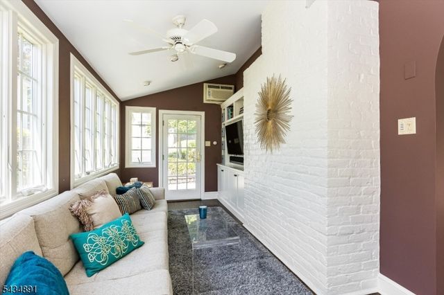 90 Stonehouse Rd, Glen Ridge Boro Twp., NJ 07028