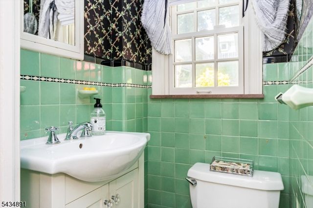 90 Stonehouse Rd, Glen Ridge Boro Twp., NJ 07028