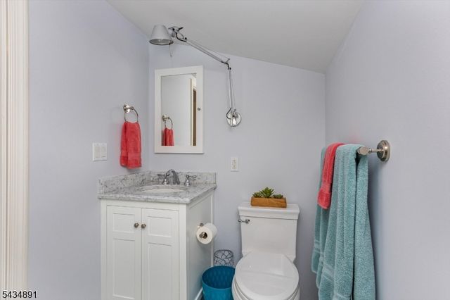 90 Stonehouse Rd, Glen Ridge Boro Twp., NJ 07028