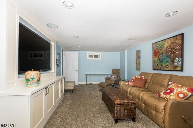 90 Stonehouse Rd, Glen Ridge Boro Twp., NJ 07028