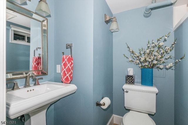 90 Stonehouse Rd, Glen Ridge Boro Twp., NJ 07028