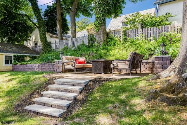 90 Stonehouse Rd, Glen Ridge Boro Twp., NJ 07028
