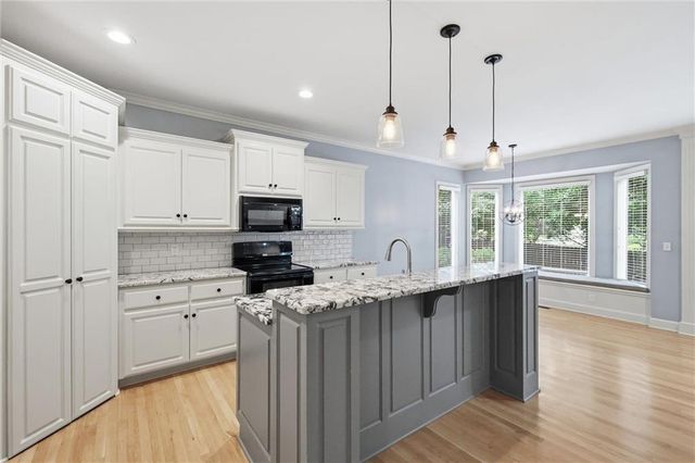 16118 S LOCUST Street, Olathe, KS 66062