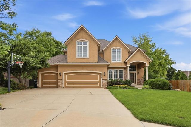 16118 S LOCUST Street, Olathe, KS 66062