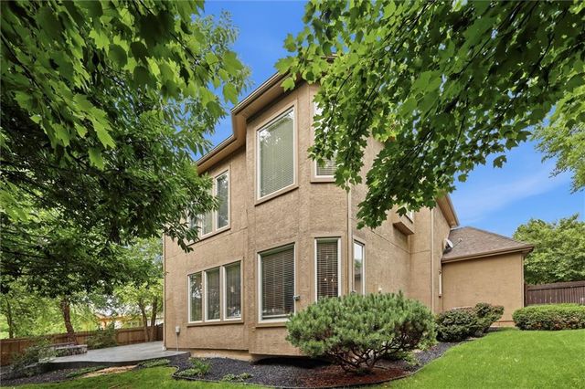 16118 S LOCUST Street, Olathe, KS 66062