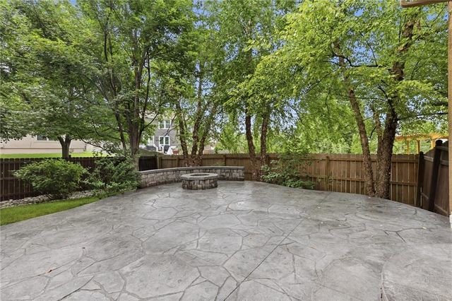 16118 S LOCUST Street, Olathe, KS 66062