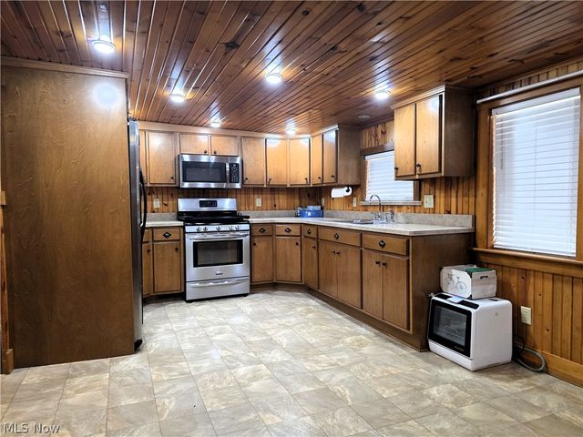 24936 Canal Street, East Rochester, OH 44625