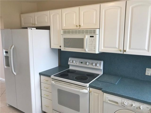 2829 NE 33RD CT 304, Fort Lauderdale, FL 33306