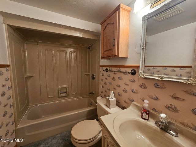 655 Clinton Court, Findlay, OH 45840