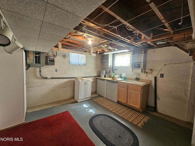 655 Clinton Court, Findlay, OH 45840