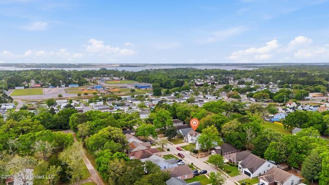 11047 Oakcrest Drive, D'iberville, MS 39540