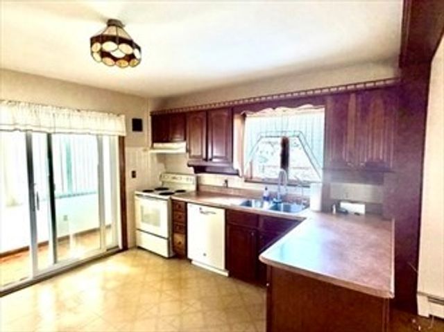 18 Driscoll St, Peabody, MA 01960