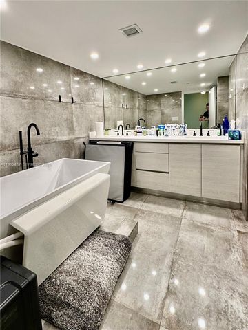 19667 Turnberry Way 22E, Aventura, FL 33180