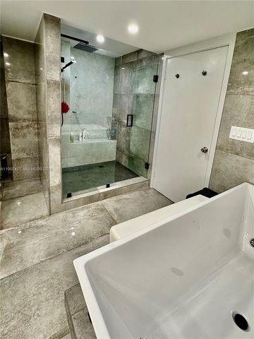 19667 Turnberry Way 22E, Aventura, FL 33180