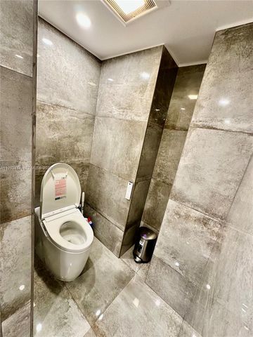 19667 Turnberry Way 22E, Aventura, FL 33180