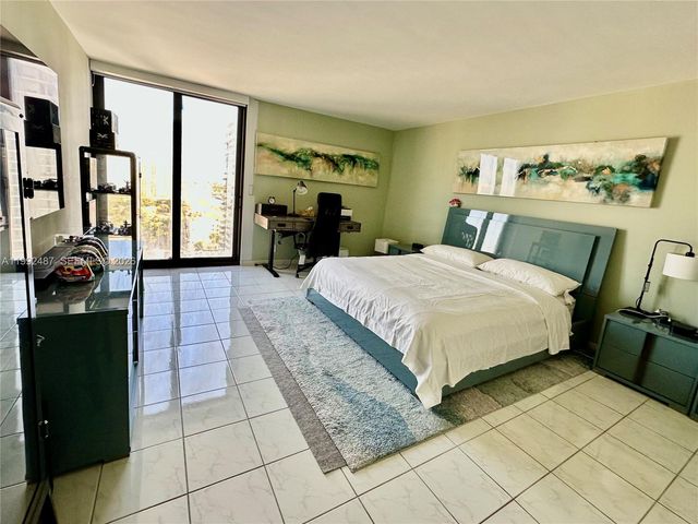 19667 Turnberry Way 22E, Aventura, FL 33180