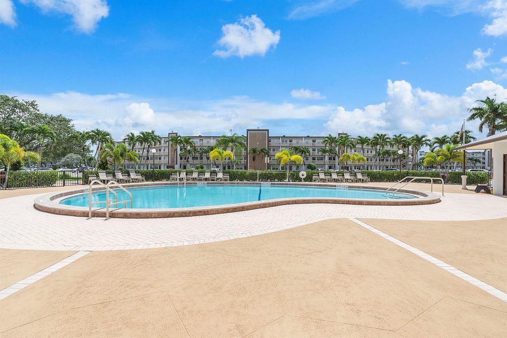 1021 Guildford B 1021, Boca Raton, FL 33434