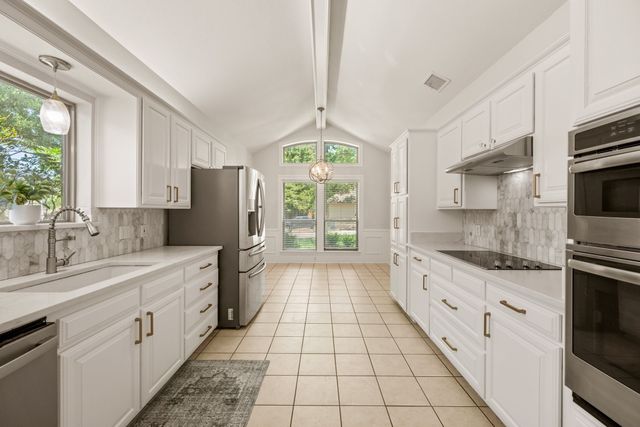 2141 N Aspenwood Drive, Grapevine, TX 76051