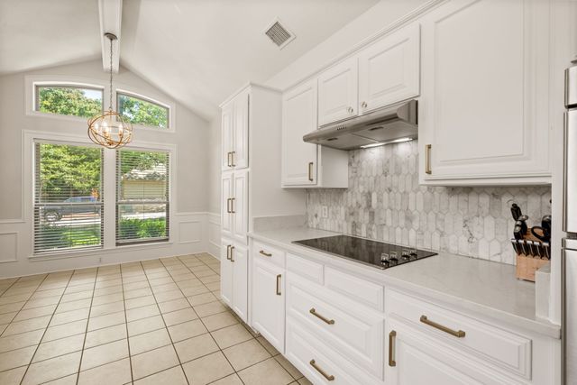 2141 N Aspenwood Drive, Grapevine, TX 76051