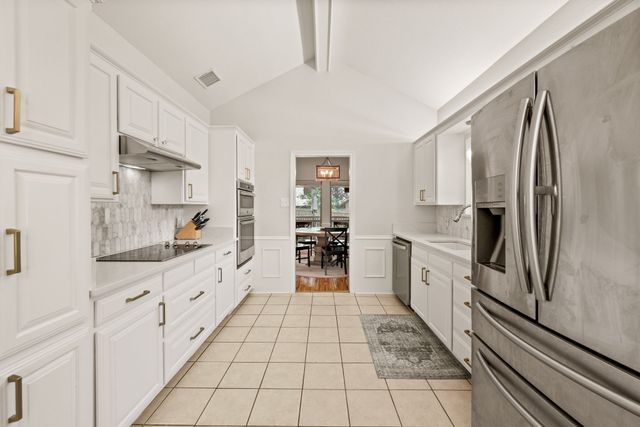 2141 N Aspenwood Drive, Grapevine, TX 76051