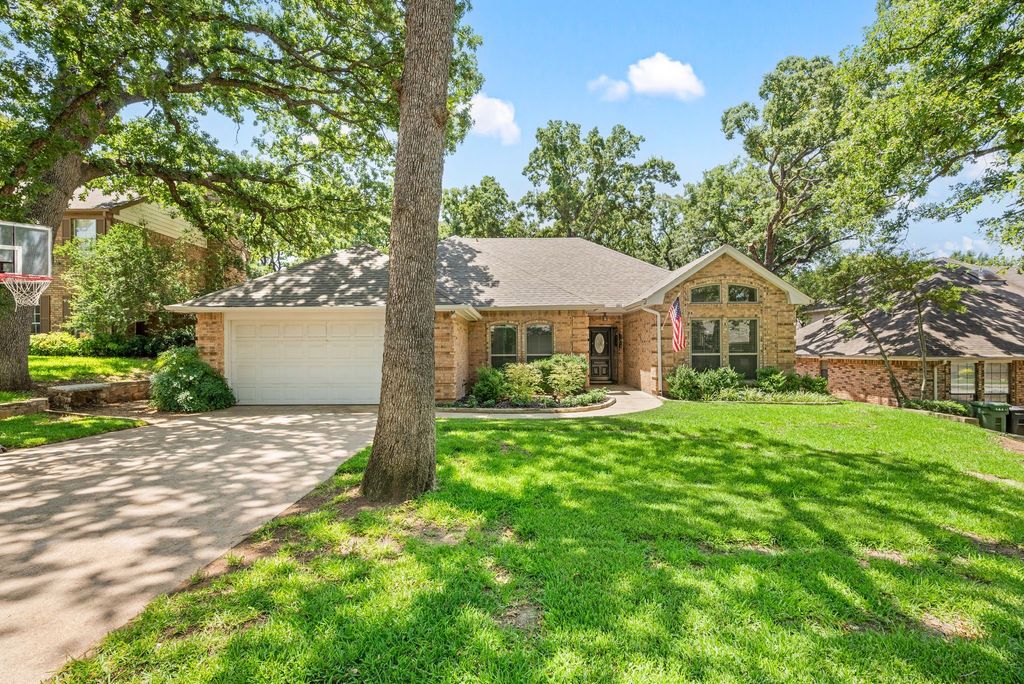 2141 N Aspenwood Drive, Grapevine, TX 76051