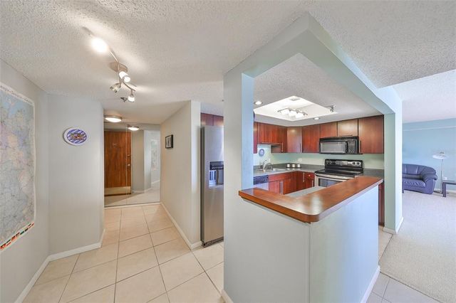 7430 SUNSHINE SKYWAY LANE S 403, St Petersburg, FL 33711