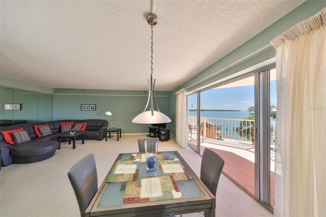7430 SUNSHINE SKYWAY LANE S 403, St Petersburg, FL 33711